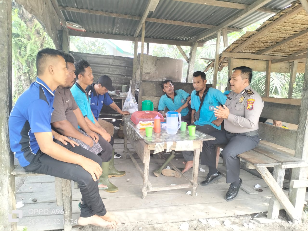 KAPOLSEK KERITANG AKP R. SAMOSIR UPAYAKAN PENDEKATAN PREEMTIF UNTUK MENGHIMBAU WARGANYA MENCIPTAKAN 